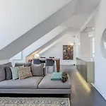 Principe Real Charming Garden View Flat At The Heart Of *