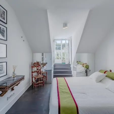 Апартаменты Principe Real Charming Garden View Flat At The Heart Of