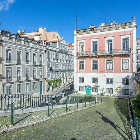 Principe Real Charming Garden View Flat At The Heart Of リスボン