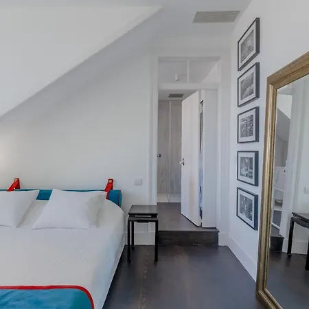 Апартаменты Principe Real Charming Garden View Flat At The Heart Of *