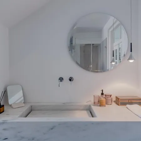 Апартаменты Principe Real Charming Garden View Flat At The Heart Of Лиссабон