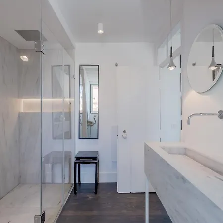 Апартаменты Principe Real Charming Garden View Flat At The Heart Of Лиссабон