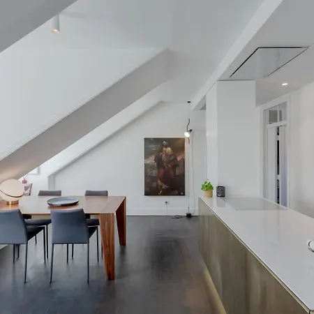 Principe Real Charming Garden View Flat At The Heart Of Лиссабон