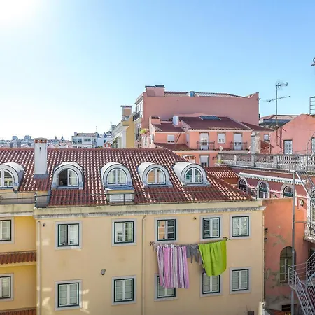 Principe Real Charming Garden View Flat At The Heart Of * Lisbona