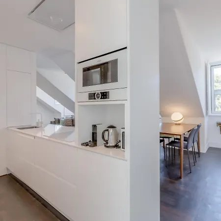 Principe Real Charming Garden View Flat At The Heart Of *