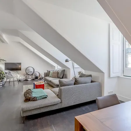 Principe Real Charming Garden View Flat At The Heart Of