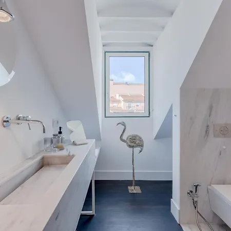 Principe Real Charming Garden View Flat At The Heart Of Апартаменты *