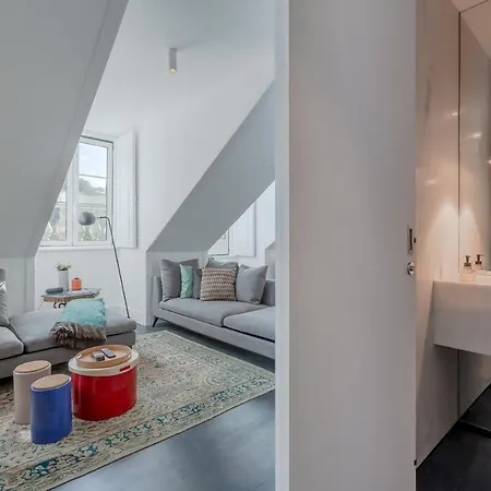 Principe Real Charming Garden View Flat At The Heart Of 리스본