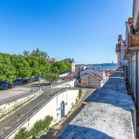 Principe Real Charming Garden View Flat At The Heart Of * 리스본