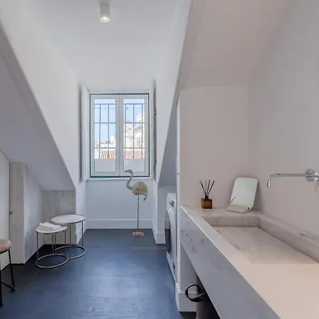 아파트 Principe Real Charming Garden View Flat At The Heart Of *