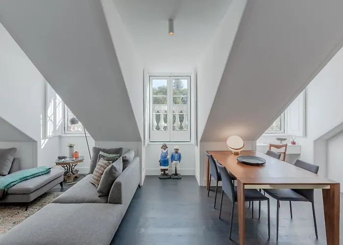 Principe Real Charming Garden View Flat At The Heart Of