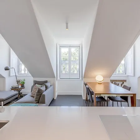 Principe Real Charming Garden View Flat At The Heart Of