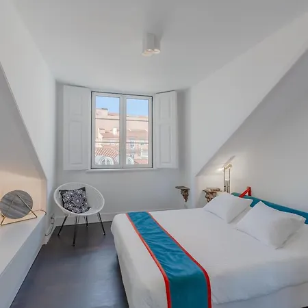 Principe Real Charming Garden View Flat At The Heart Of * ליסבון