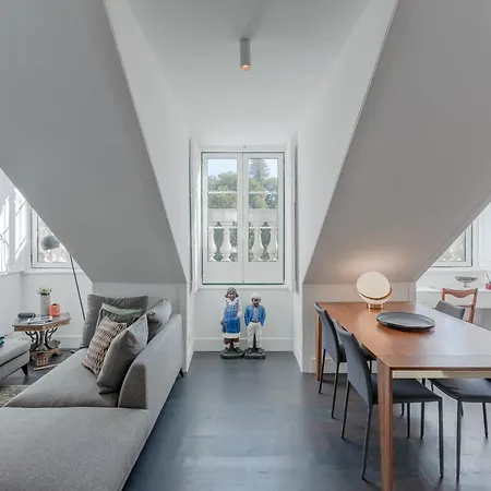 Principe Real Charming Garden View Flat At The Heart Of