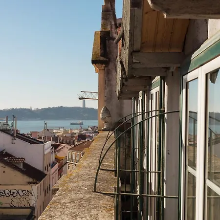 Principe Real Charming Garden View Flat At The Heart Of * ליסבון